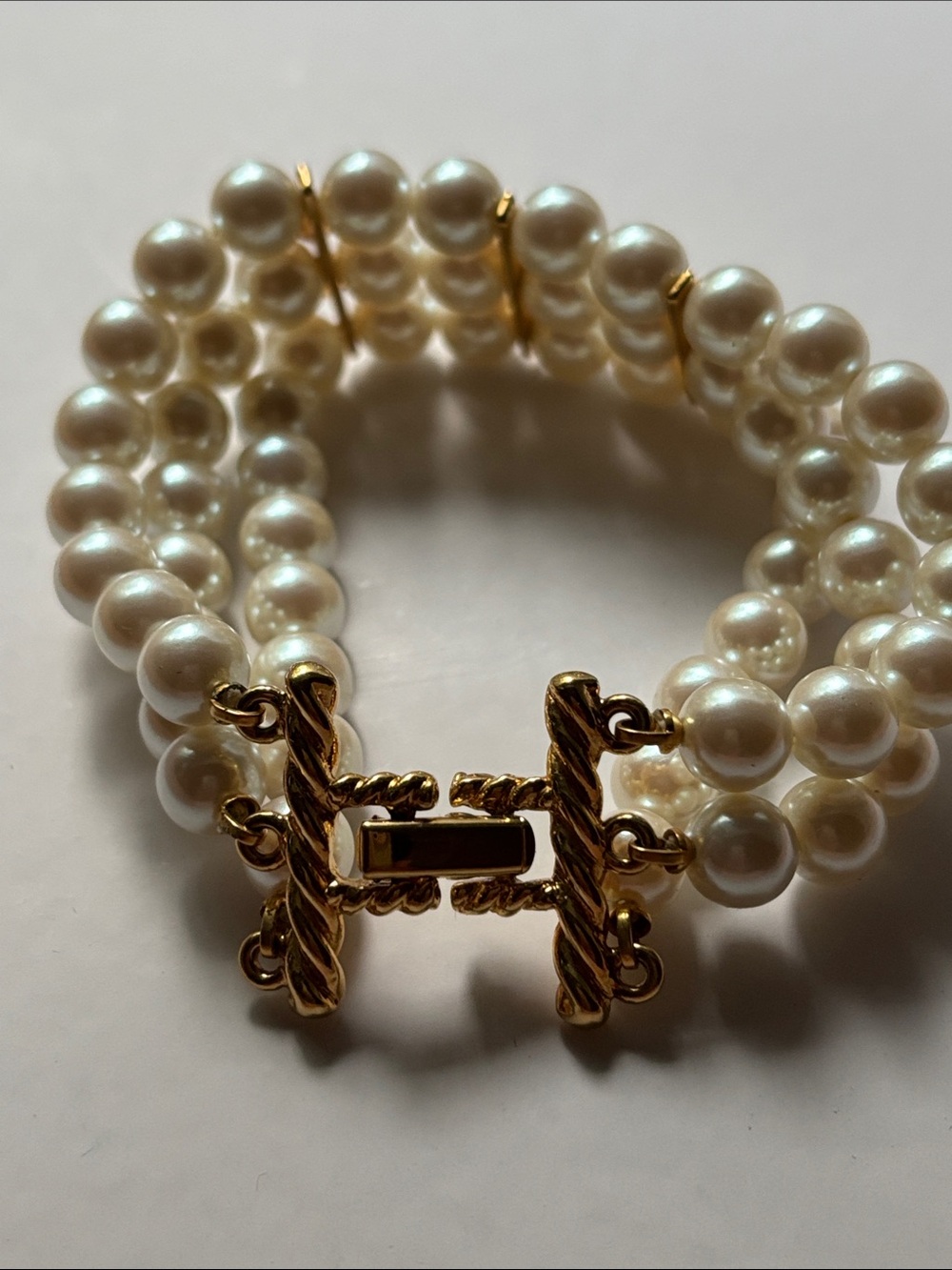 ⚫️Vintage 3 Strand Faux Pearls With Gold & Rhinestone Accents - Picture 6 of 8